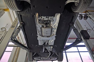 【技術(shù)講堂】全新奧迪A6L底盤防護(hù)簡析 剖析車底防護(hù)板的設(shè)計(jì)哲學(xué)與實(shí)用價(jià)值